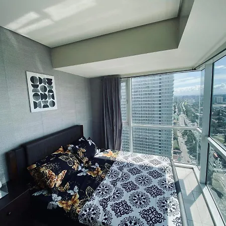 Deluxe Room Breeze Residences